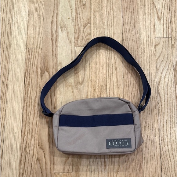 Duluth Trading Crossbody Bag Tan and Navy - Picture 1 of 5